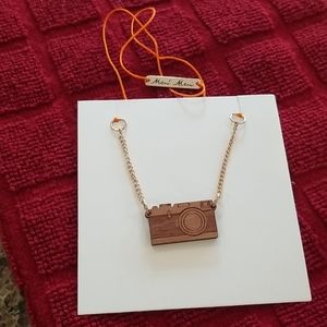 Meri Meri Camera Necklace LQQK